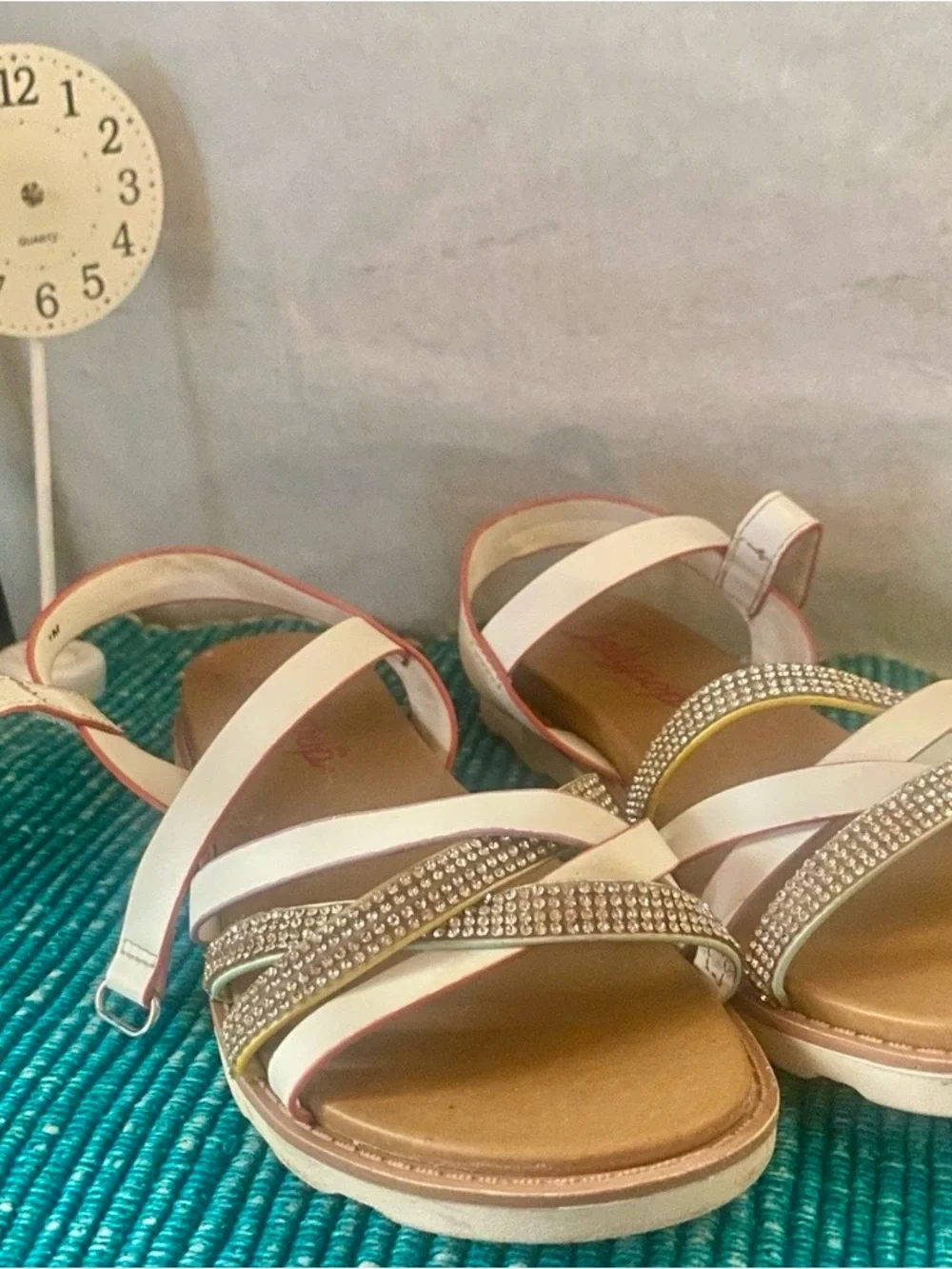 Jellypop White Rhinestone Strappy Kids Sandals size 1 in little girls